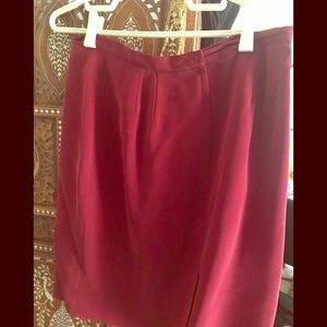 Chaus skirt silk and lined in excellent condition